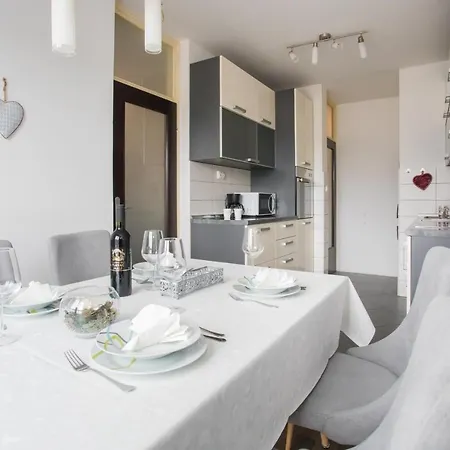 Valerie Apartment